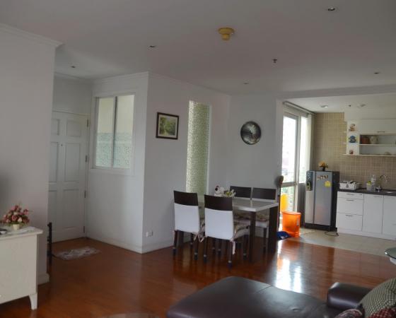 Sanploen Apartment