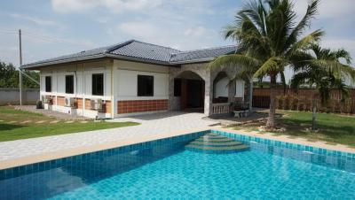 Pranburi Poolvilla in ruhiger Lage