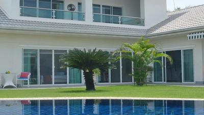 Grosse 5-Zi. Poolvilla