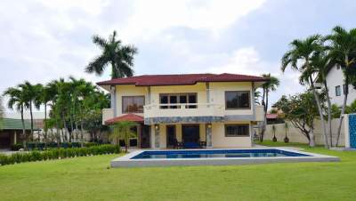 Ferienhaus mit Pool in Toplage