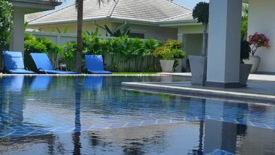 L-Form Poolvilla