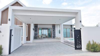 Cozy pool villa