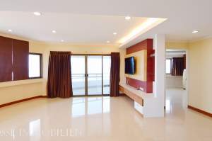 Cliff & Beach Apartment