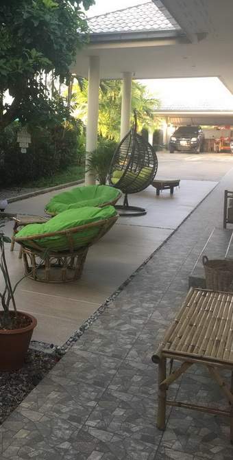 Poolvilla mit Garten