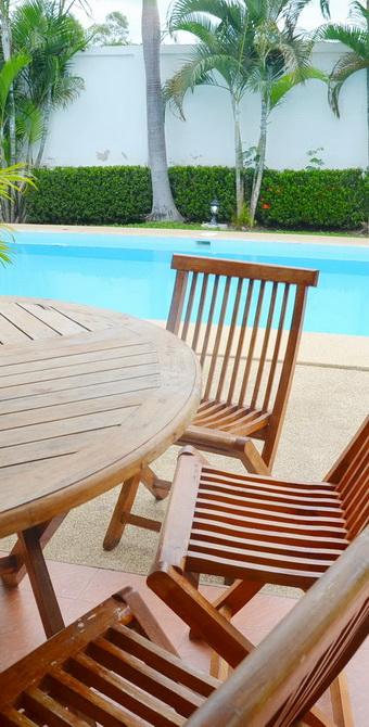 Poolvilla in zentraler Lage