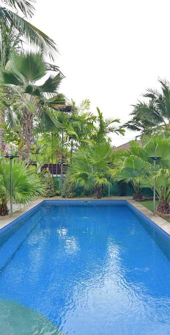 Green leaf villa
