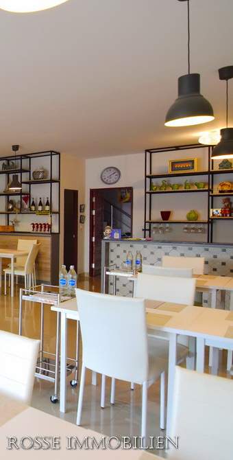 Geschäftshaus mit Restaurant