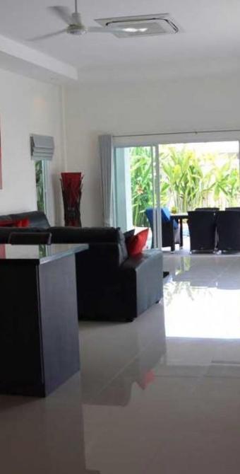 L-Form Poolvilla