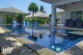 L-Form Poolvilla – Bild 1