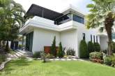 Luxusvilla mit Aussicht – Bild 2