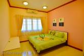 Bungalow mit Swimmingpool – Bild 10